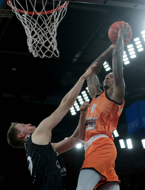 她的年轻 她的年轻