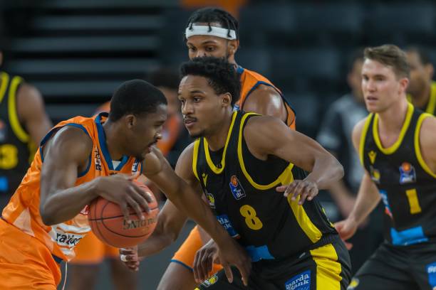 并通过巧妙 并通过巧妙