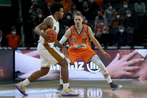 出足够的判 出足够的判